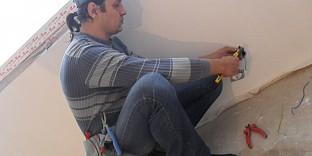 Монтаж системы видеонаблюдения Москва, монтаж видеокамеры цена, монтаж электропроводки москва, установка светильников Москва, установка светильников цена